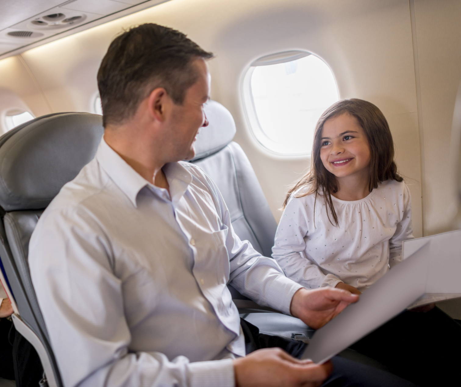 Dad forced to pay $88 to sit by toddler daughter on Delta flight East ... picture picture