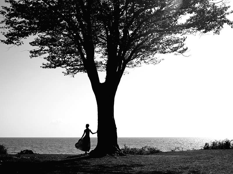 woman tree1