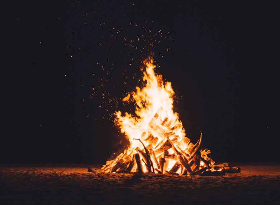 Ammon to hold 'Icy Inferno' Christmas tree bonfire event - Vimarsana News