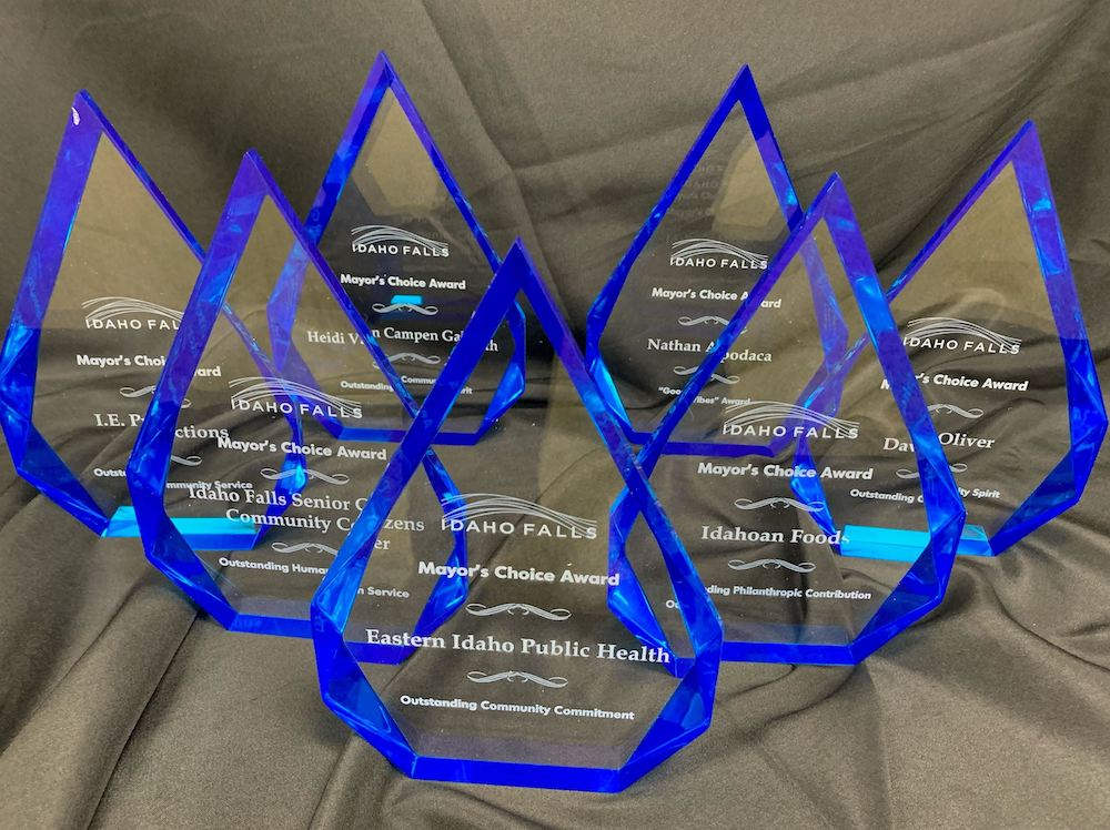 Casper presents Mayor's Choice Awards to 7 recipients - Vimarsana News