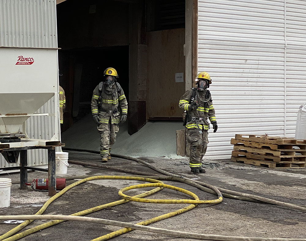 Firefighters from 3 departments battle sulphuric fire - Vimarsana News