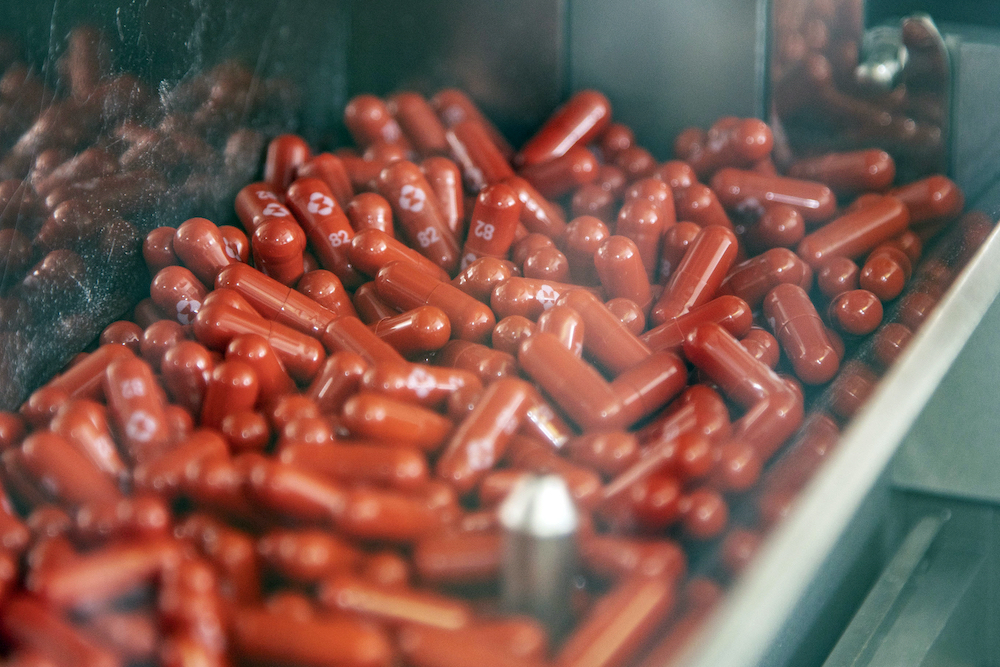 Pill to treat Covid-19 cuts the risk of death by half, says Merck, which will seek its emergency authorization - Vimarsana News