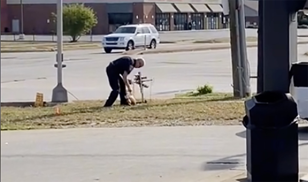 Mom of woman killed 22 years ago by drunk driver thanks the police officer who's been caring for her memorial - Vimarsana News