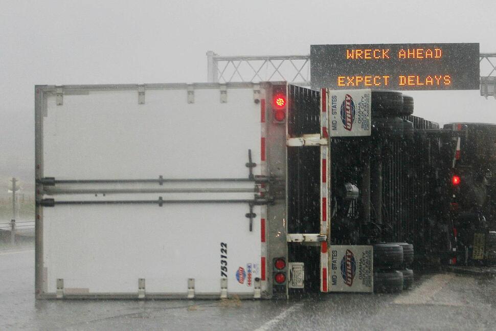 High truck towing costs in Wyoming prompt calls for reform - Vimarsana News