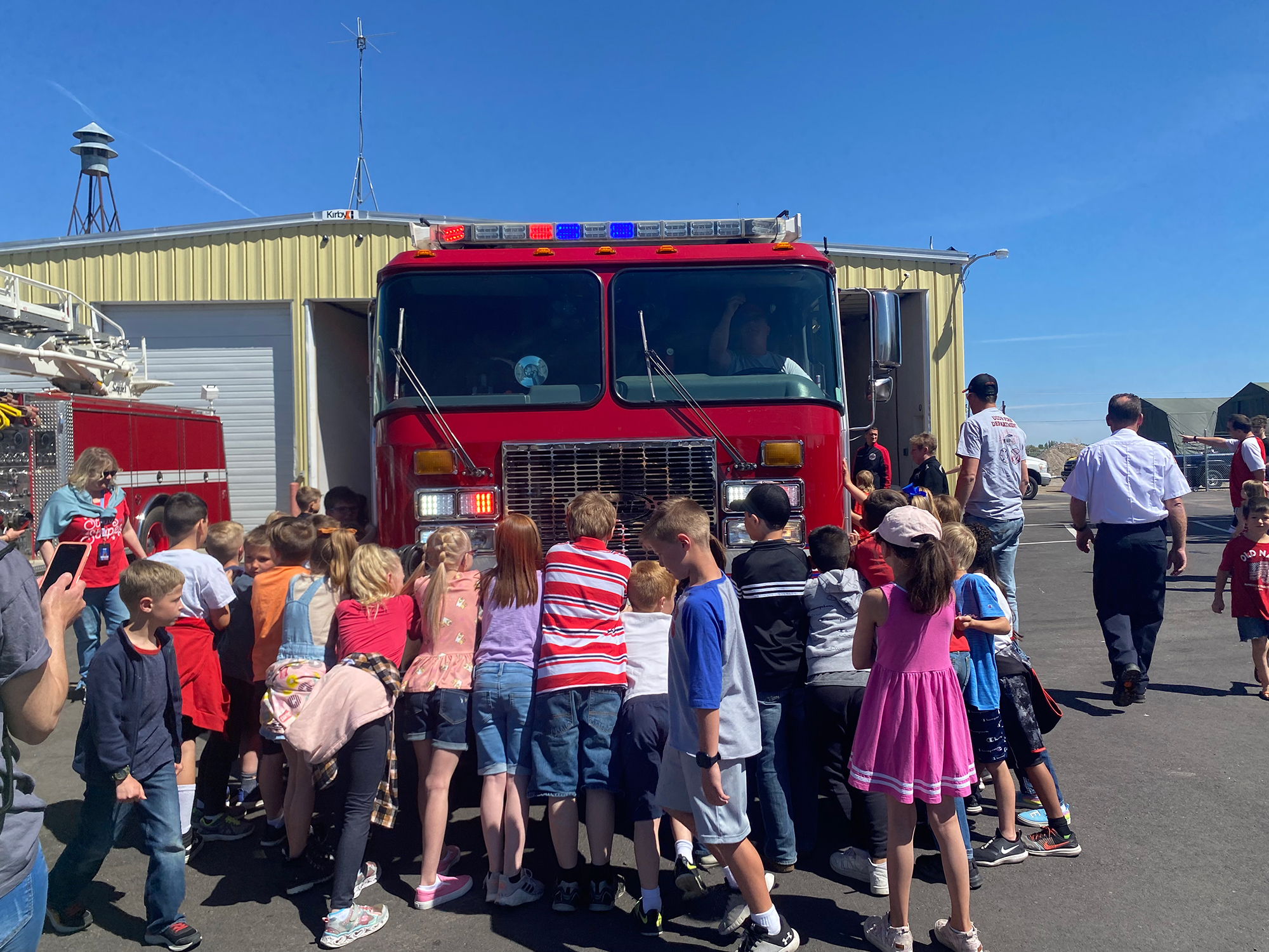 Ucon Fire Department invites elementary students to push in new firetruck - Vimarsana News